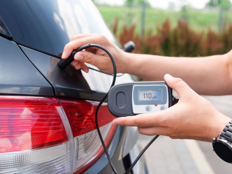 kontrola tloušťky laku